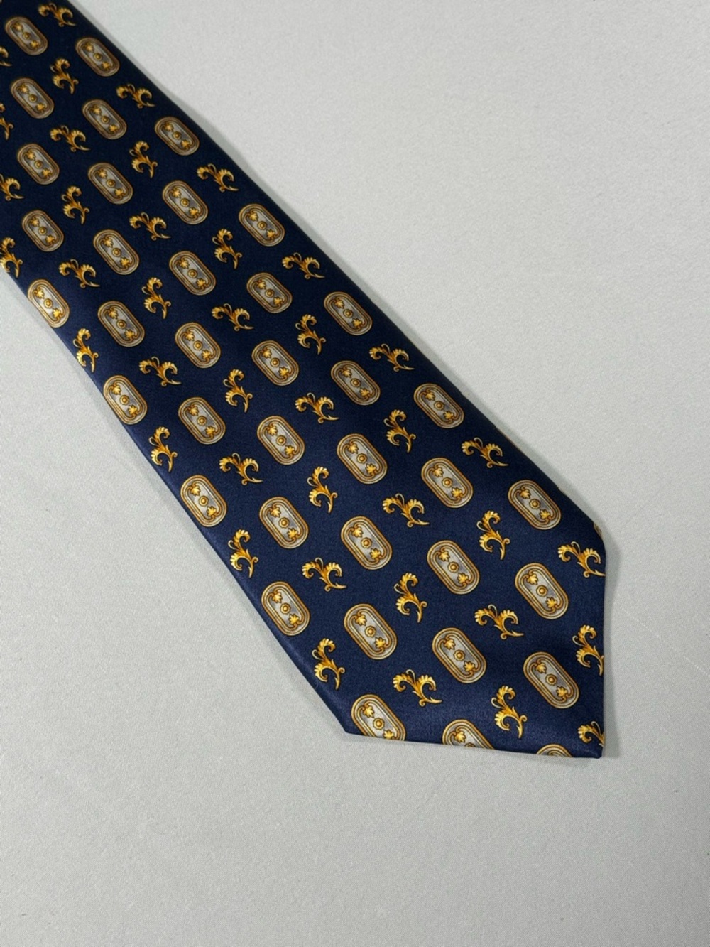 Richel Royal 100% Silk Tie Navy Gold Medallion Made Spain‎